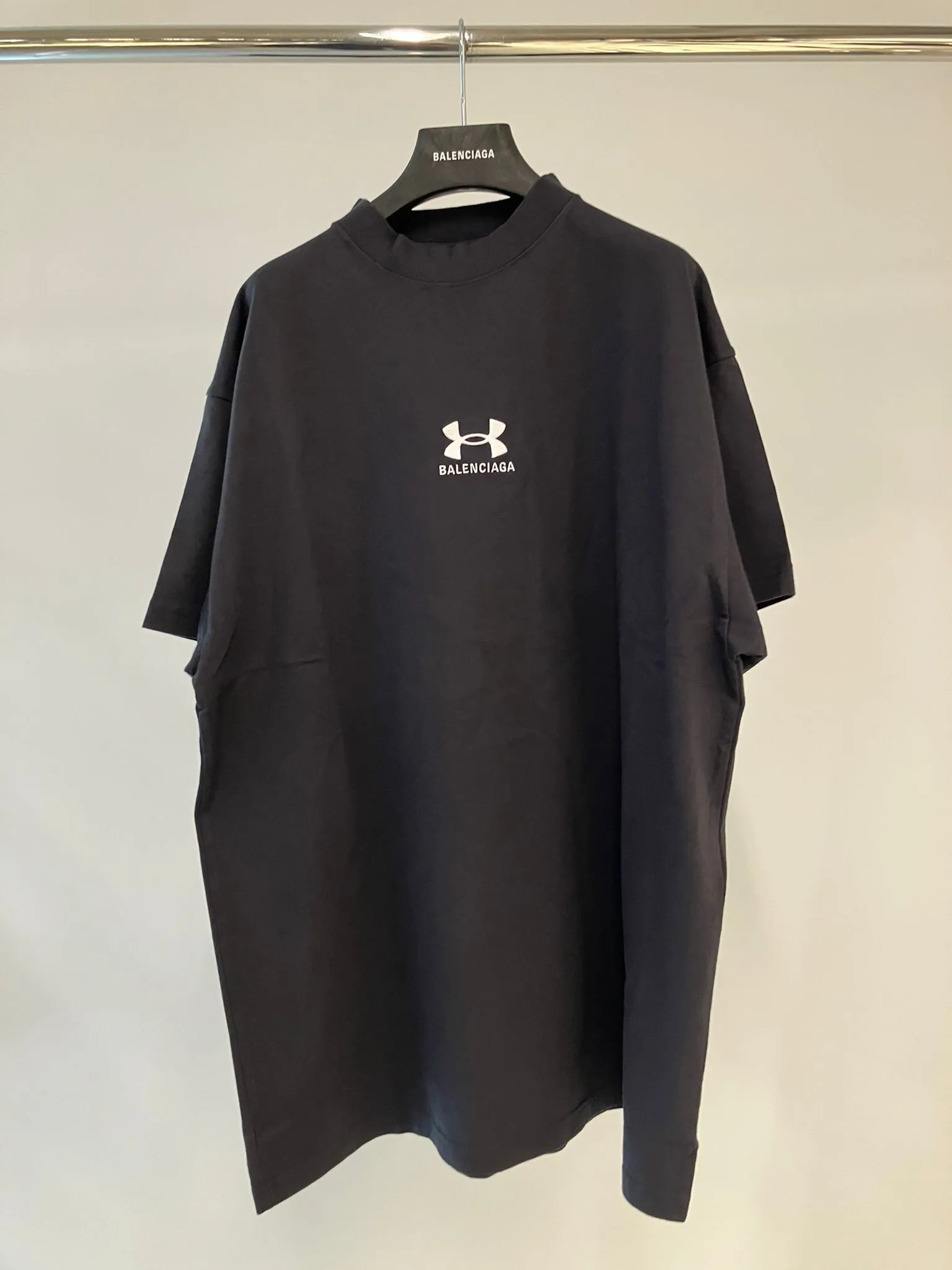 BALENCIAGA  |Under Armour® T-shirt Oversized Fit in Red/white