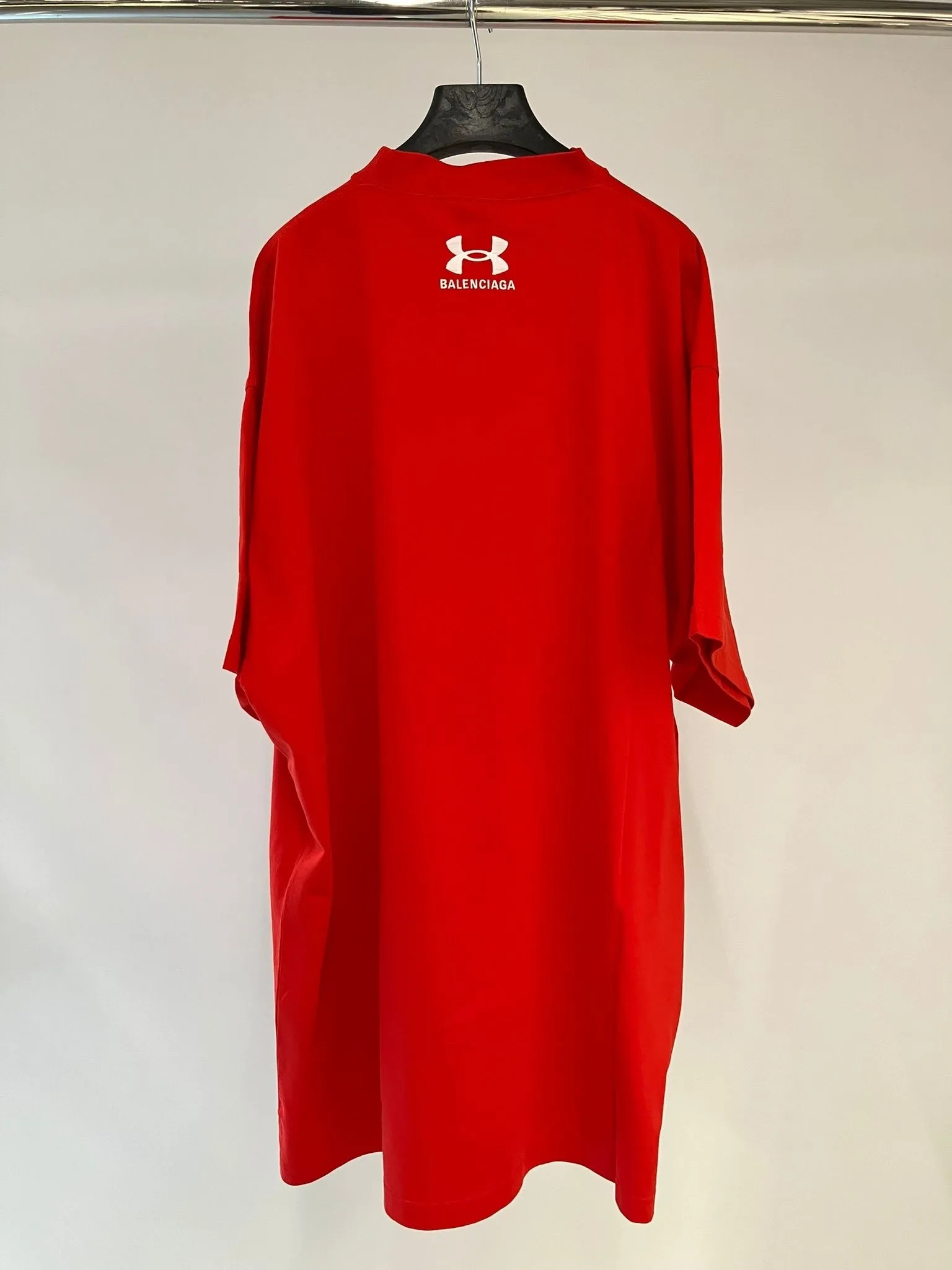 BALENCIAGA  |Under Armour® T-shirt Oversized Fit in Red/white