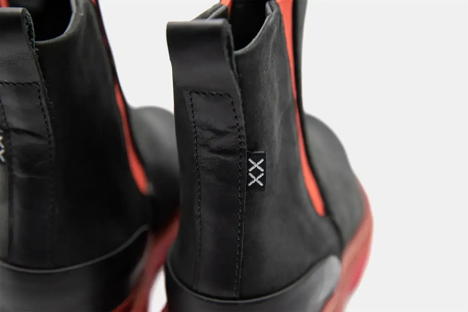 Bota Chelsea - Boa Black/Red