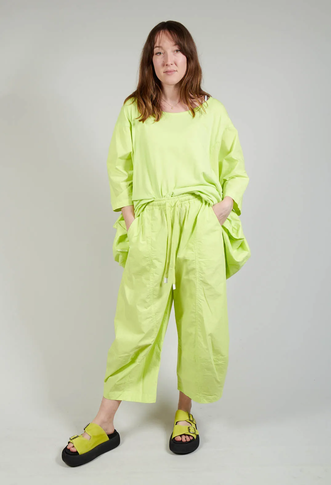 Cropped Balloon Leg Trousers in Sun