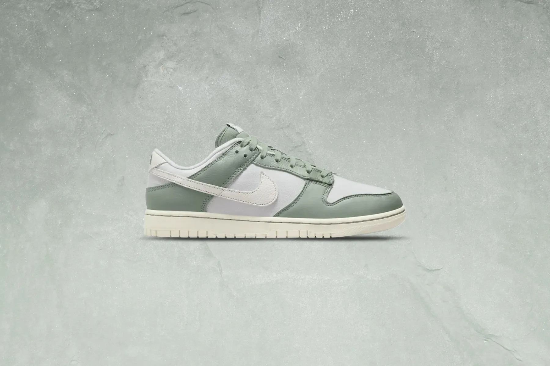 Dunk Low Retro PRM - Mica Green/Sail/Photon Dust