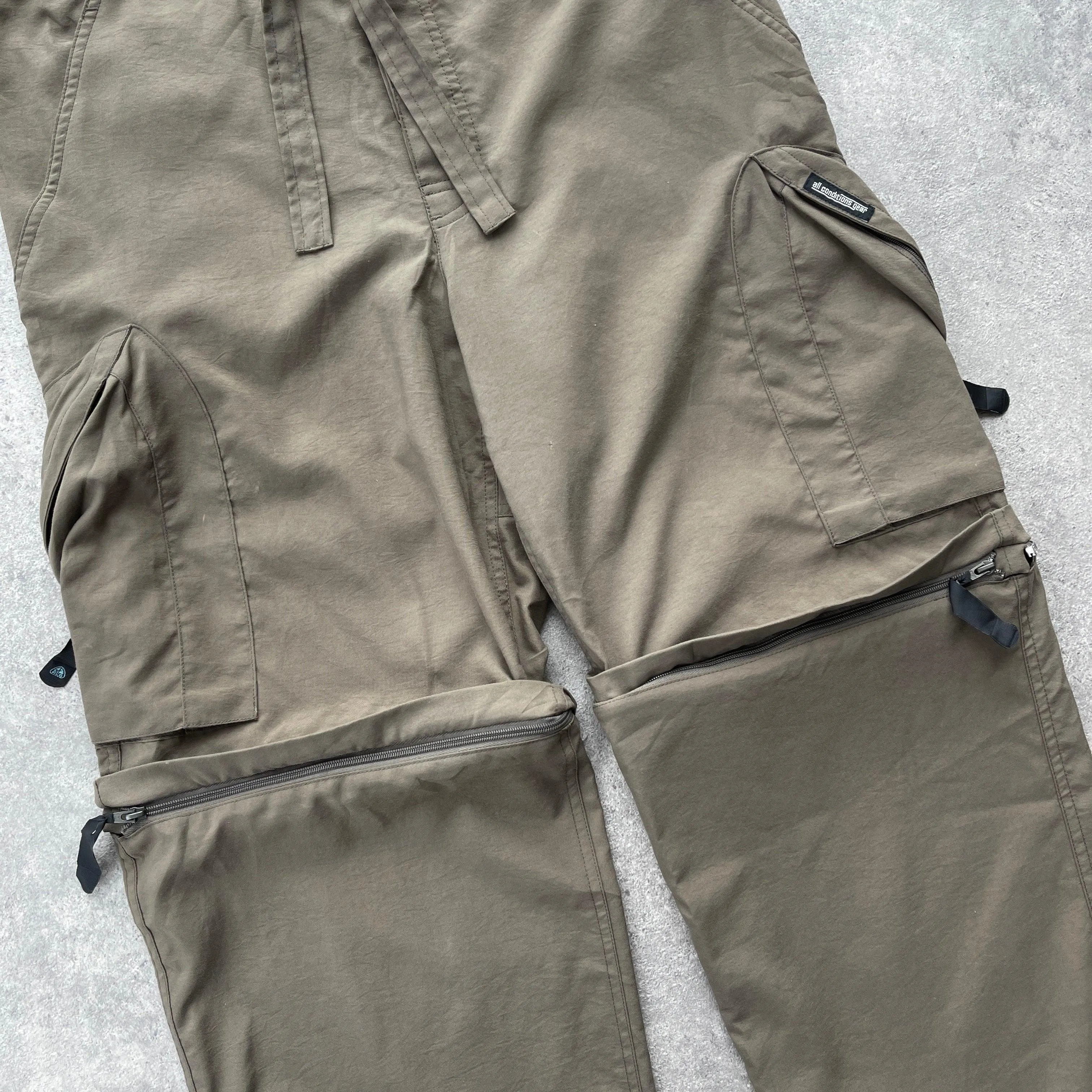 Nike ACG 2000s convertible technical cargo trousers (M)