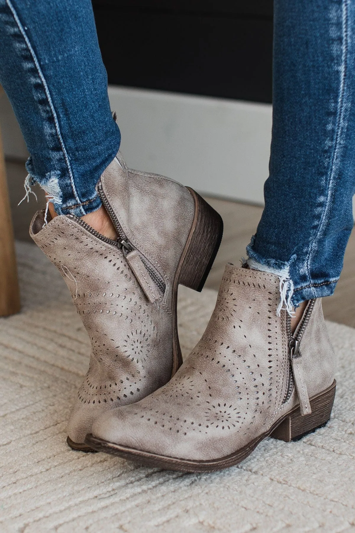 Very G Lisette Booties- Cream