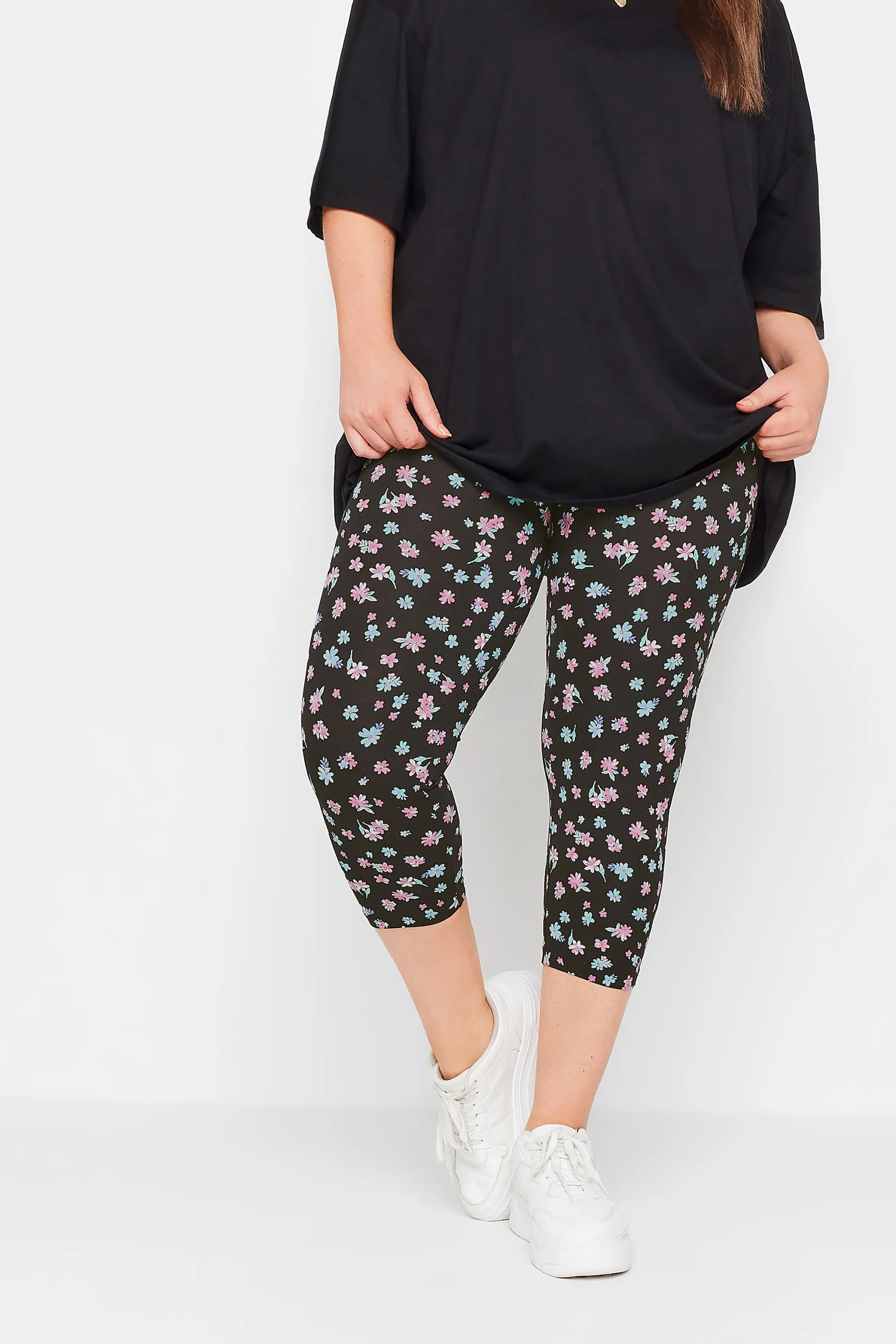 YOURS Curve 2 PACK Black & White Ditsy Floral Print Cropped Leggings